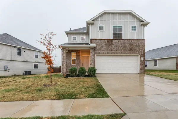 829 Jetliner Avenue, Fort Worth, TX 76131