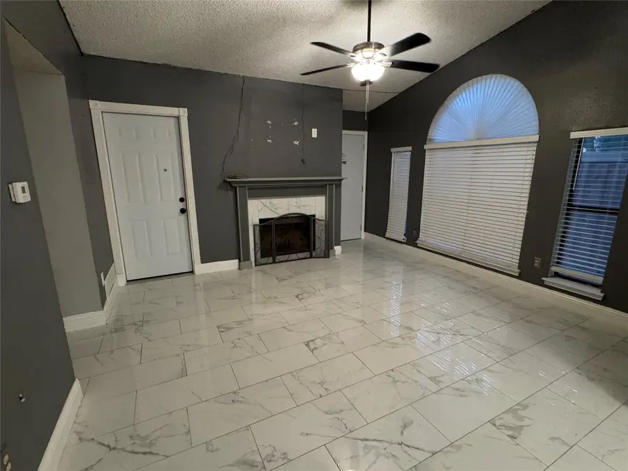 911 Gaynor Avenue, Duncanville, TX 75137 - #2