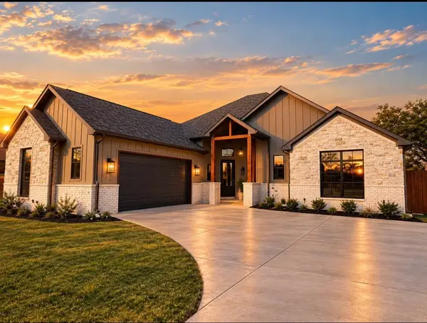10004 Stoneleigh Drive, Benbrook, TX 76126