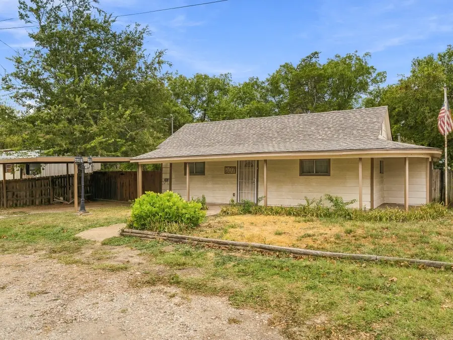 207 N Oneil Street, Alvord, TX 76225 - #2