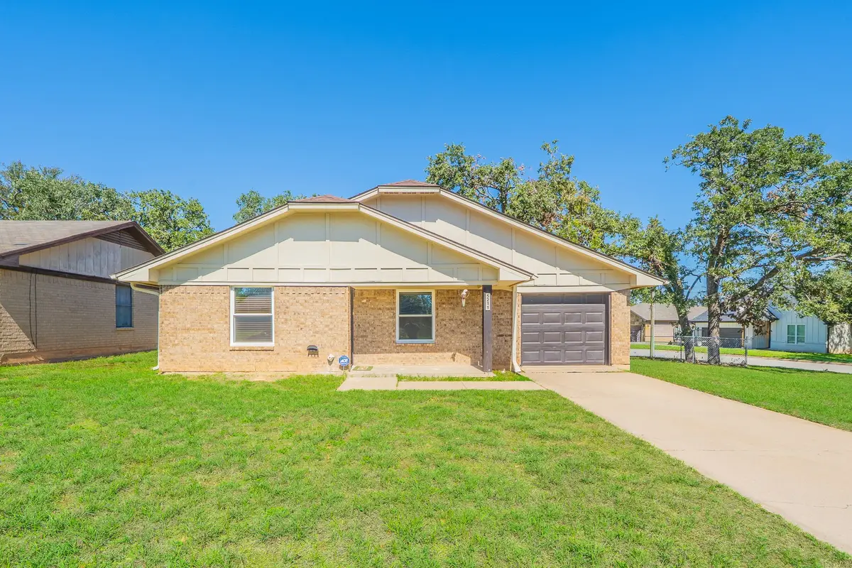 5211 Laurie Drive, Mineral Wells, TX 76067 - #1