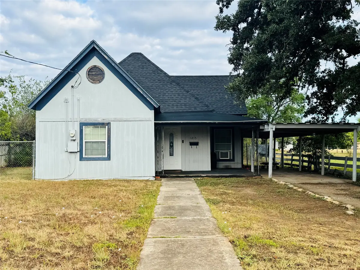 1215 Melwood Avenue, Brownwood, TX 76801 - #1