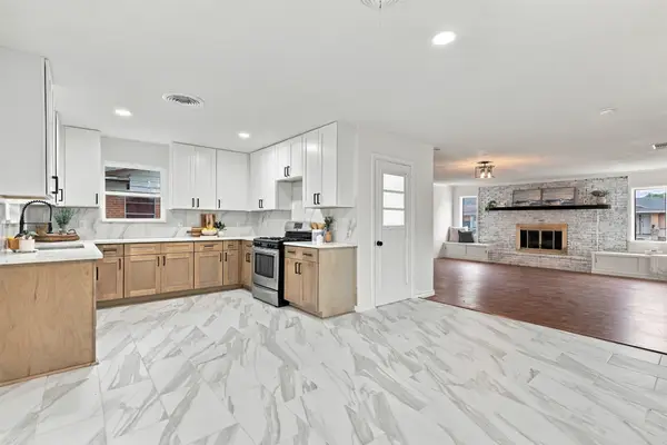 1112 Noble Avenue, Carrollton, TX 75006