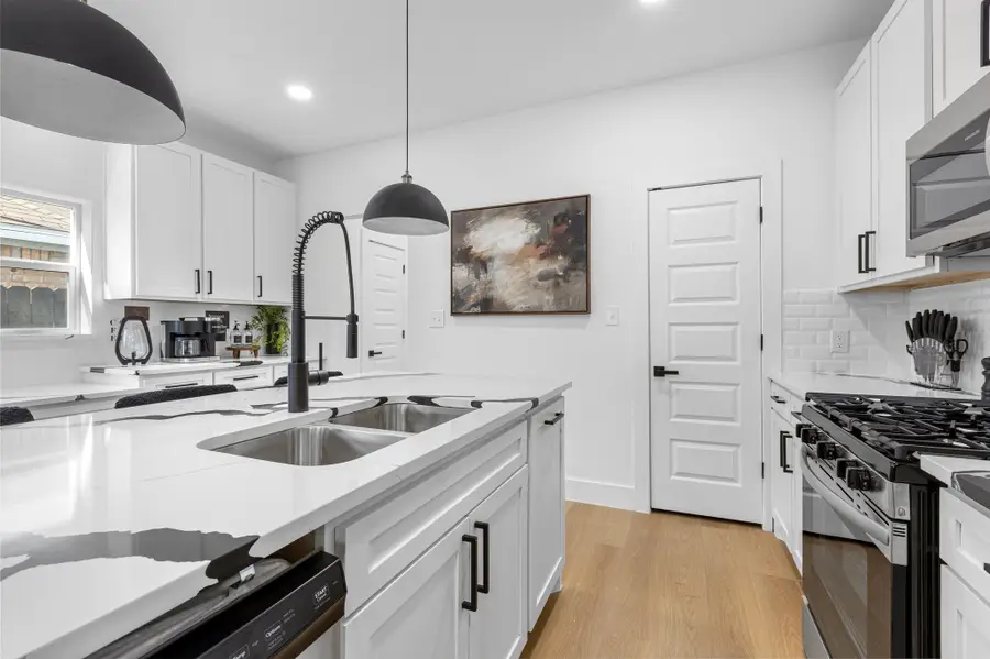 1511 S Barry Avenue, Dallas, TX 75223 - #3