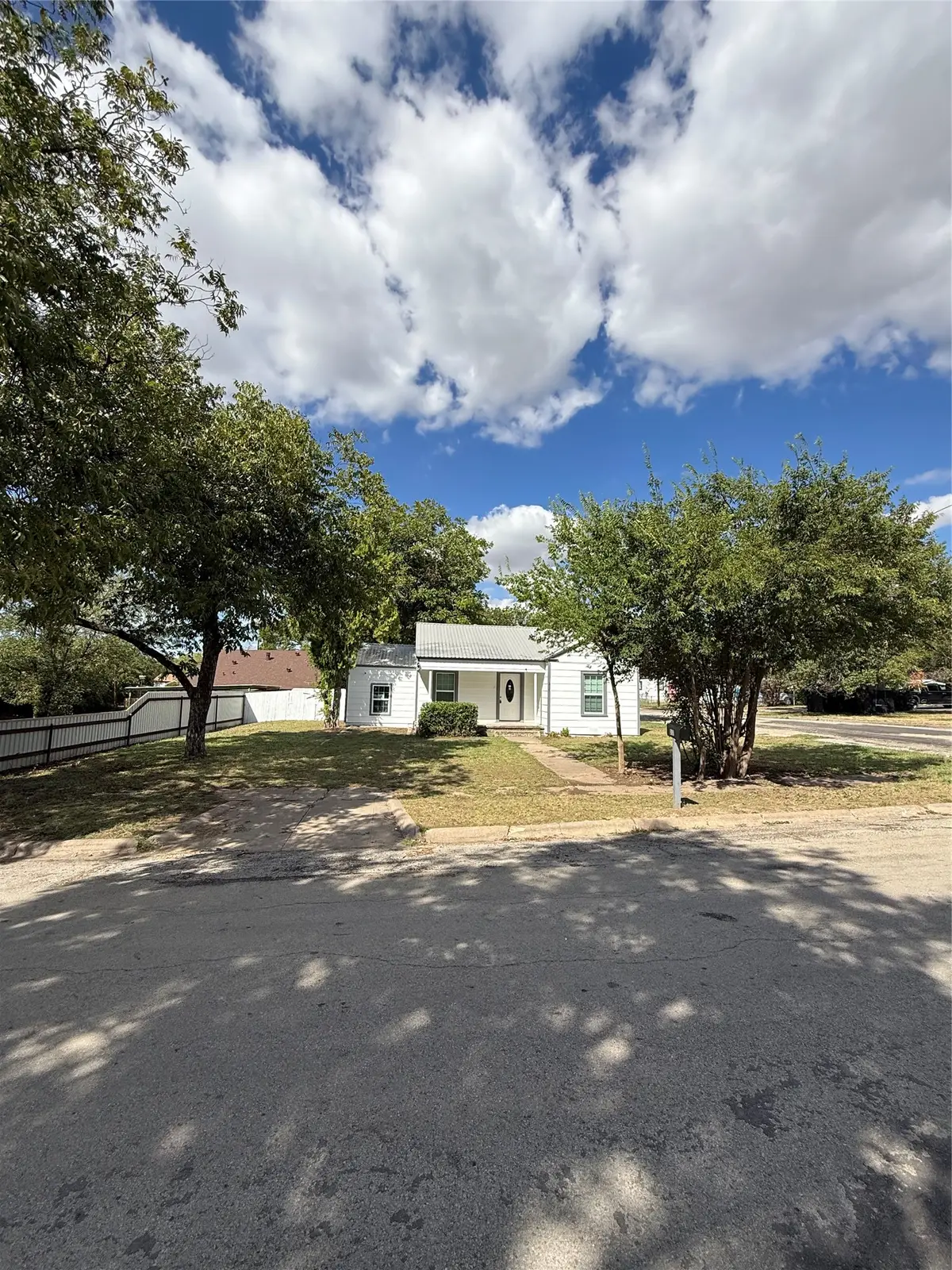 317 E 10th Street, Coleman, TX 76834 - #1