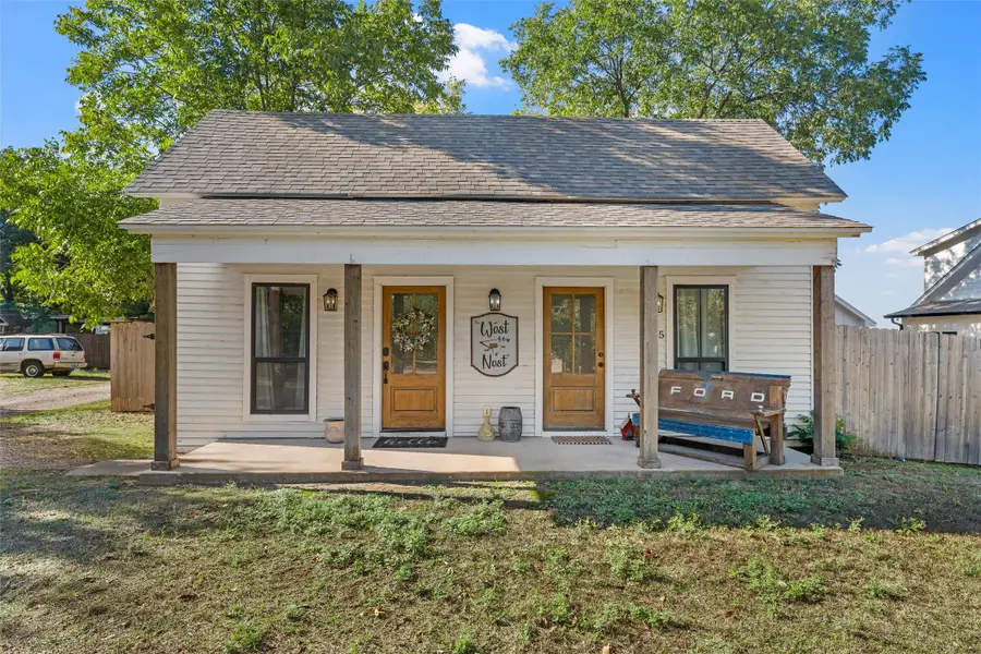 605 W Ronda Street, West, TX 76691 - #2