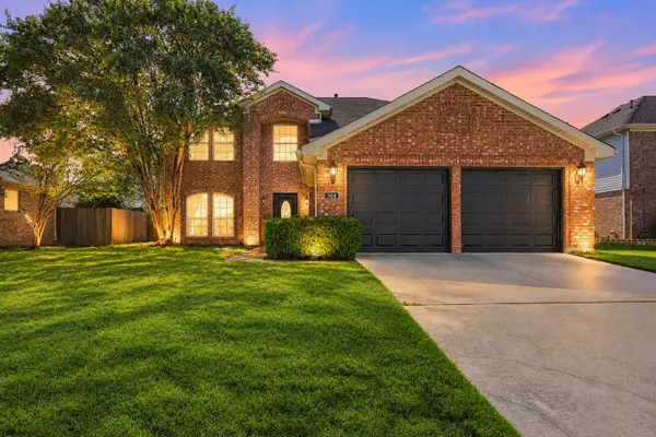 322 Ashley Oak Lane, Lake Dallas, TX 75065