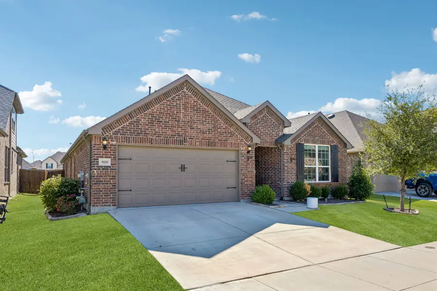 929 Crest Breeze Drive, Haslet, TX 76052 - #2