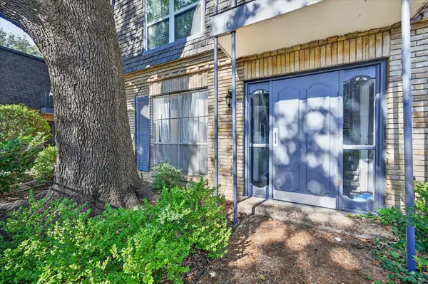5043 Les Chateaux Drive #214, Dallas, TX 75235