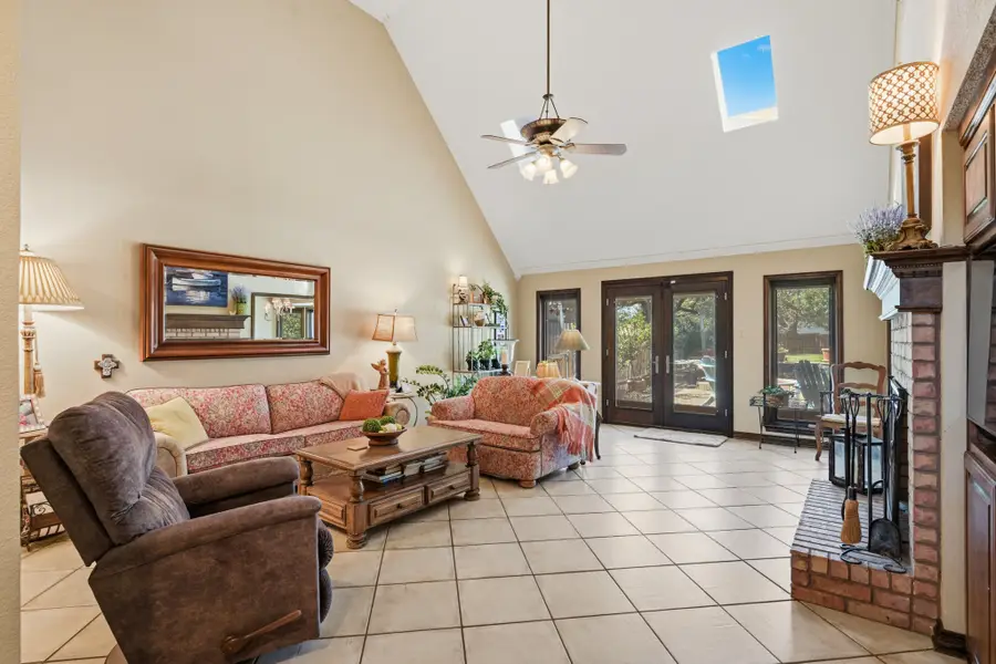 2104 Emerald Lake Drive, Arlington, TX 76013 - #2