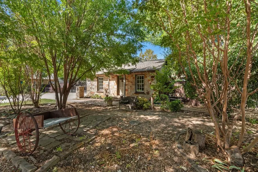 705 N Main Street, Grapevine, TX 76051 - #2