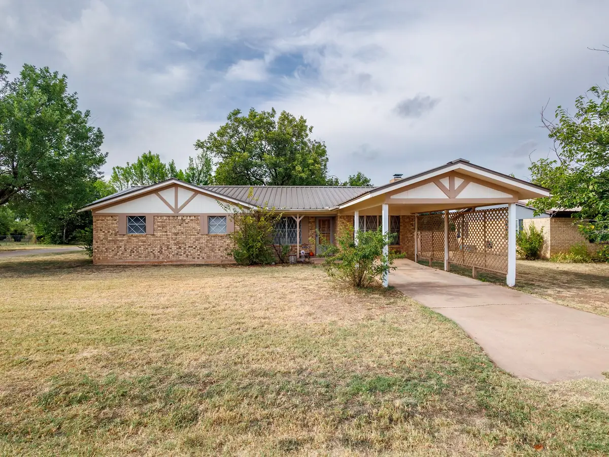 1201 N 10th Street, Ballinger, TX 76821 - #1