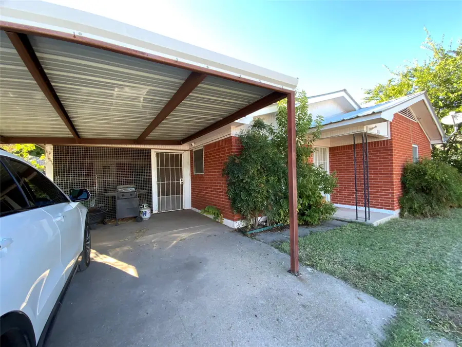 105 N Cole Street, Comanche, TX 76442 - #2