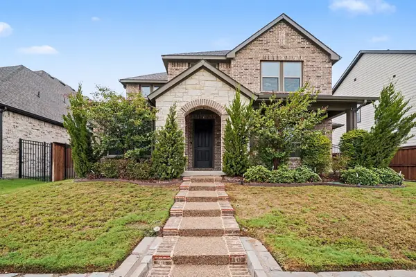 909 Almond Blossom Circle, Crowley, TX 76036