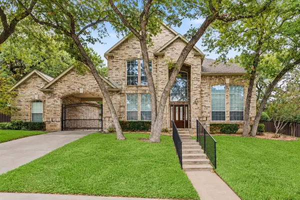 800 Timberwolf Court, Crowley, TX 76036