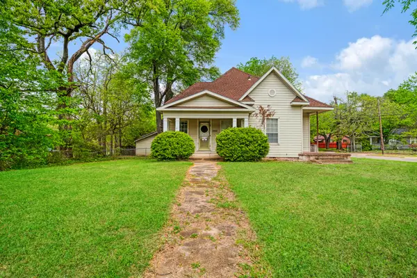 1363 Pine Bluff Street, Paris, TX 75460