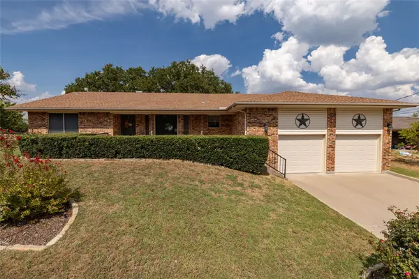 304 Lakeview Drive, Runaway Bay, TX 76426
