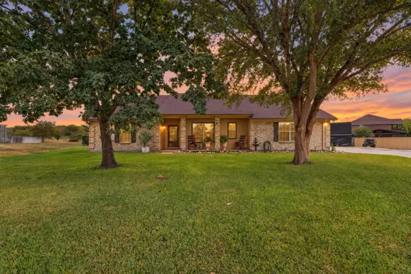 10425 Brangus Drive, Crowley, TX 76036