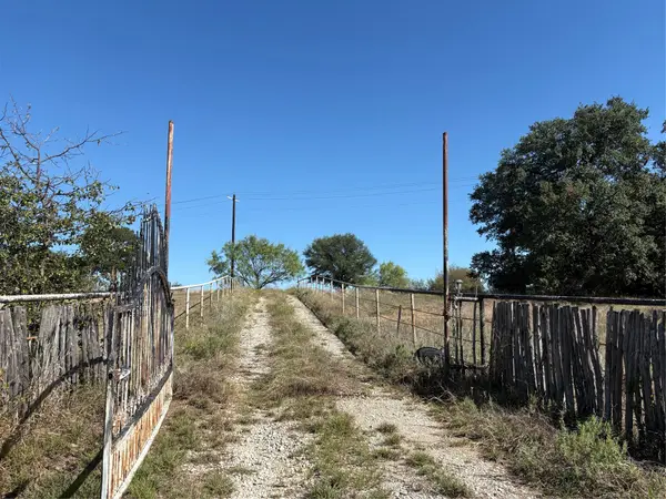 104 Russell Bend Road, Weatherford, TX 76088