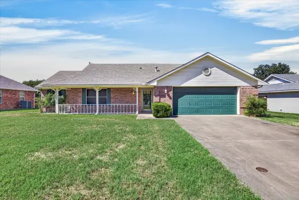 1204 S Bettie Street, Mabank, TX 75147