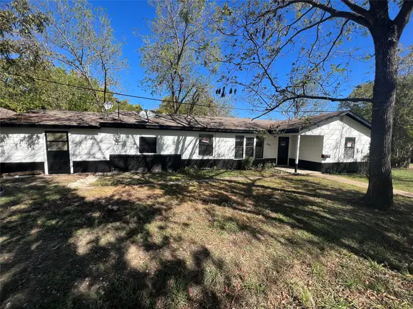 351 E Commerce Avenue, Cooper, TX 75432