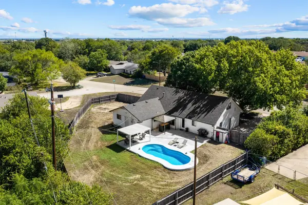 128 E Johnson Street, Hewitt, TX 76643
