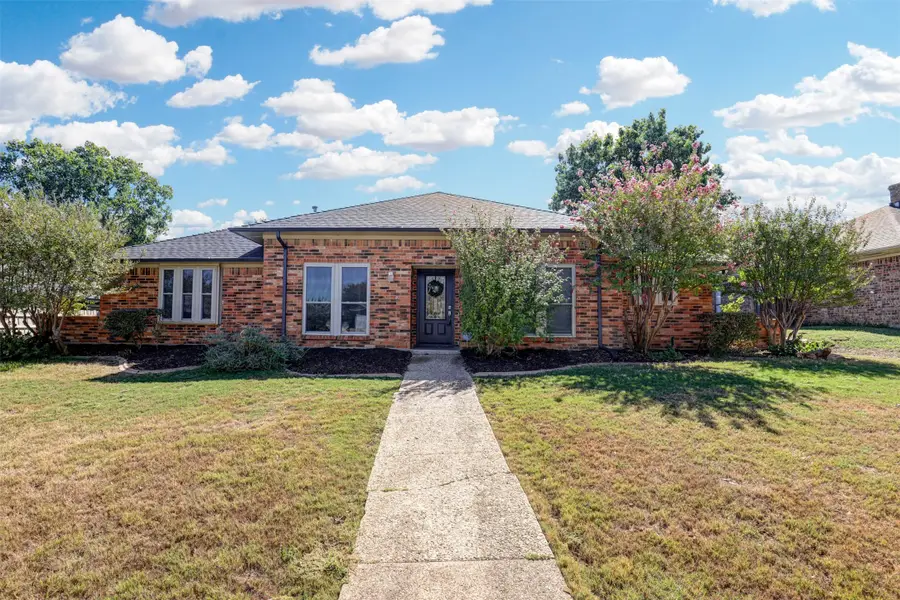 1910 Middle Glen Drive, Carrollton, TX 75007 - #2