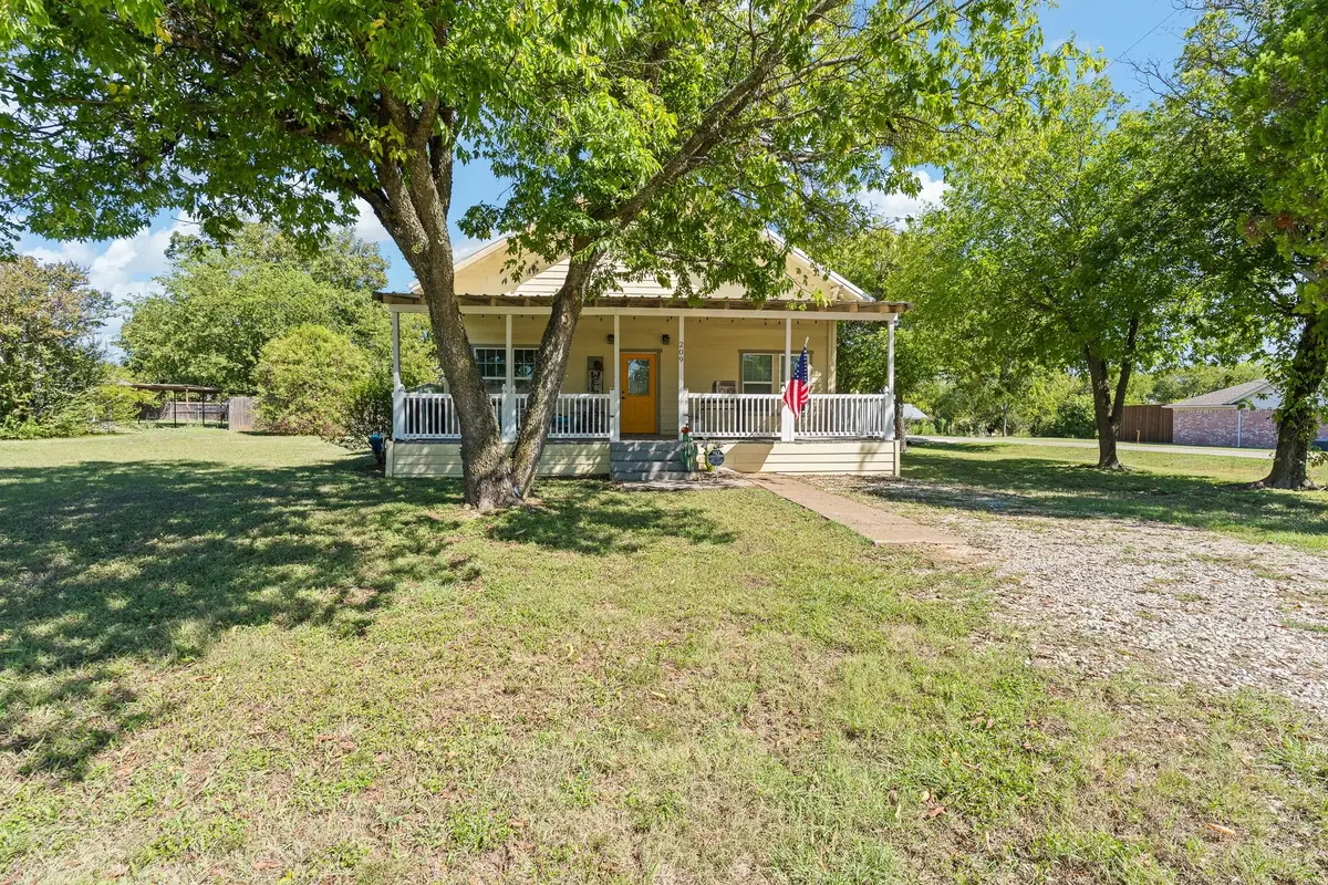 209 E Allen Avenue, Godley, TX 76044 - #1