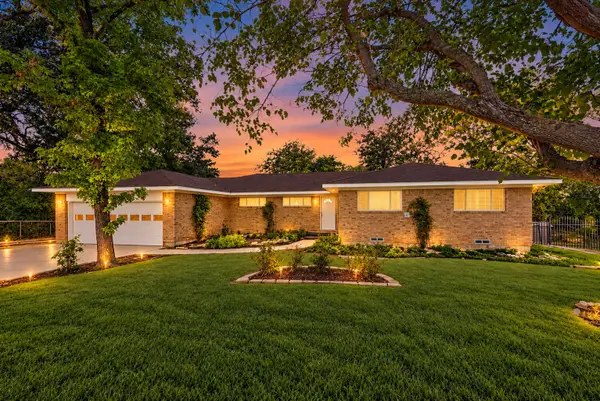 814 S Bois D Arc Street, Forney, TX 75126