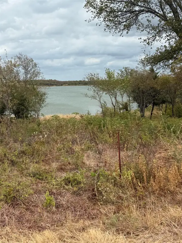 1021 Waters Edge Drive, Sanger, TX 76266