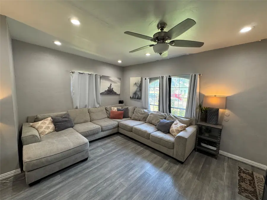 407 S Garrett Avenue, Dallas, TX 75223 - #2