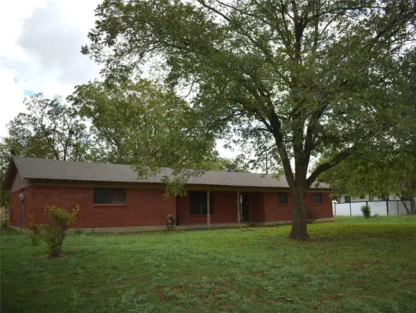 211 S College Street, Itasca, TX 76055