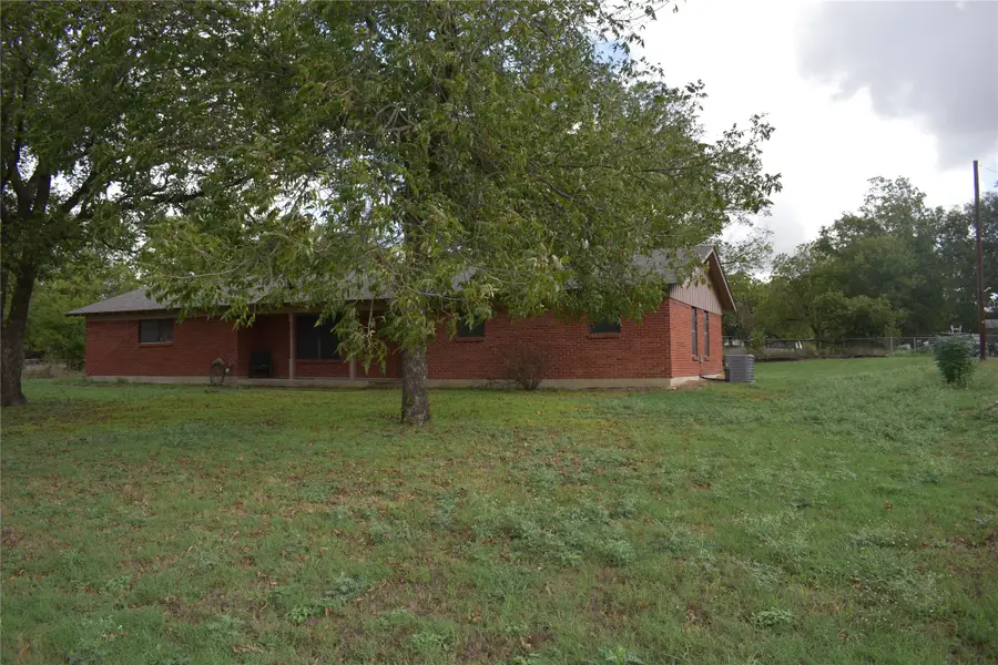 211 S College Street, Itasca, TX 76055 - #3