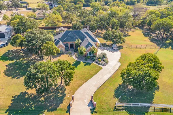 225 Sherry Lane, Burleson, TX 76028