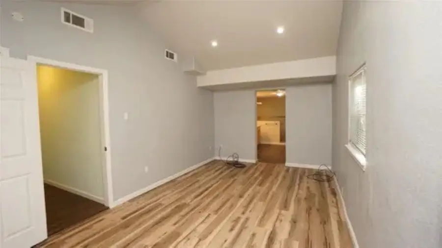 228 E Boyd Avenue, Bonham, TX 75418 - #3