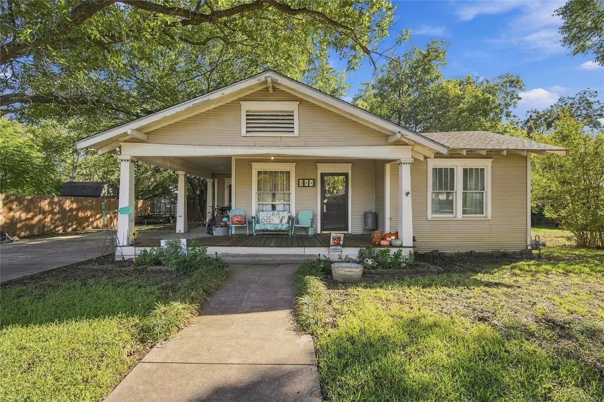 304 E Mcfarland Street, Grandview, TX 76050 - #1