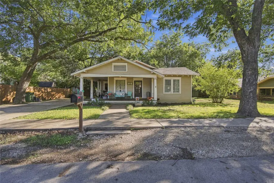 304 E Mcfarland Street, Grandview, TX 76050 - #2