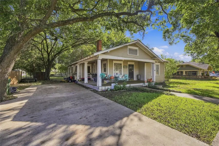 304 E Mcfarland Street, Grandview, TX 76050 - #3