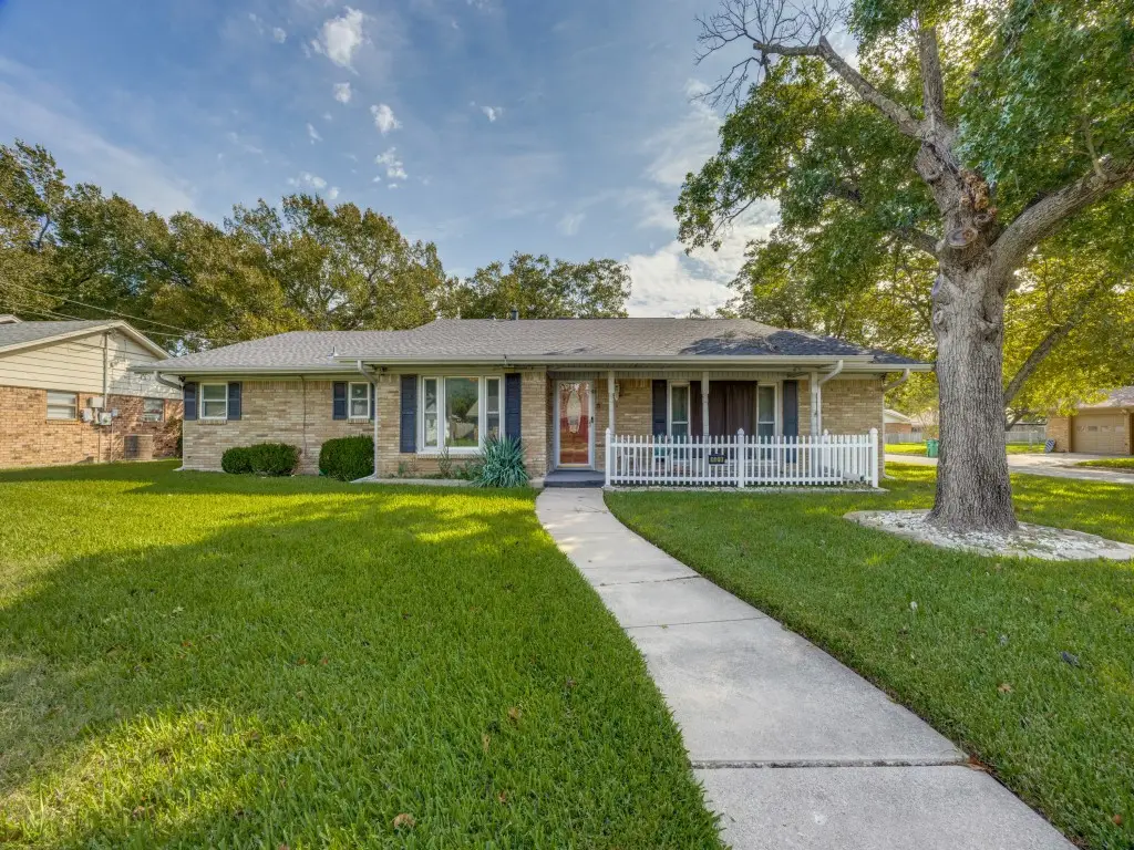 400 Rosedale Drive, Gainesville, TX 76240 - #1
