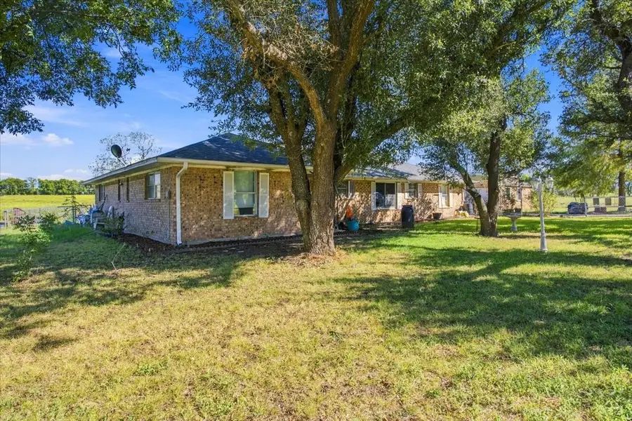 421 S Oak Street, Ector, TX 75439 - #3