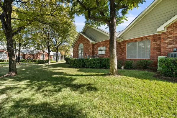 924 Bridges Drive, Arlington, TX 76012
