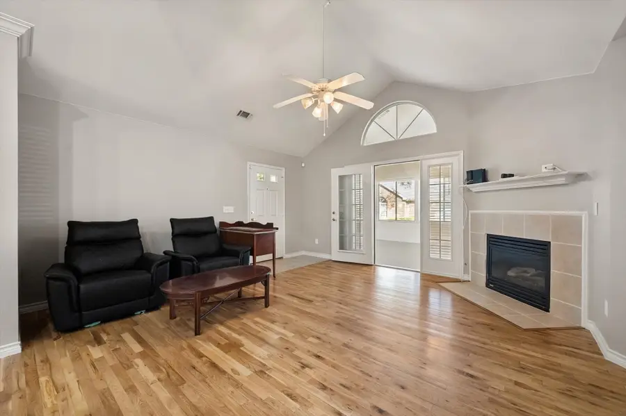 924 Bridges Drive, Arlington, TX 76012 - #3