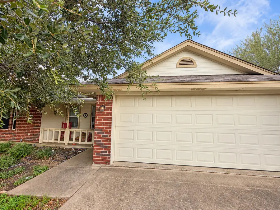 613 Sapphire Boulevard, Hewitt, TX 76643 - #2