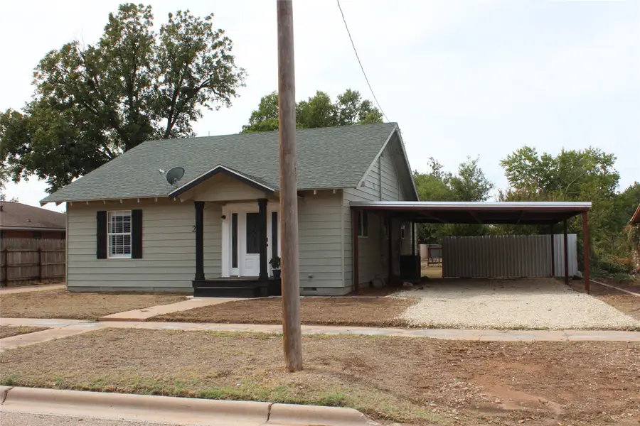 231 N 5th Avenue, Munday, TX 76371 - #3