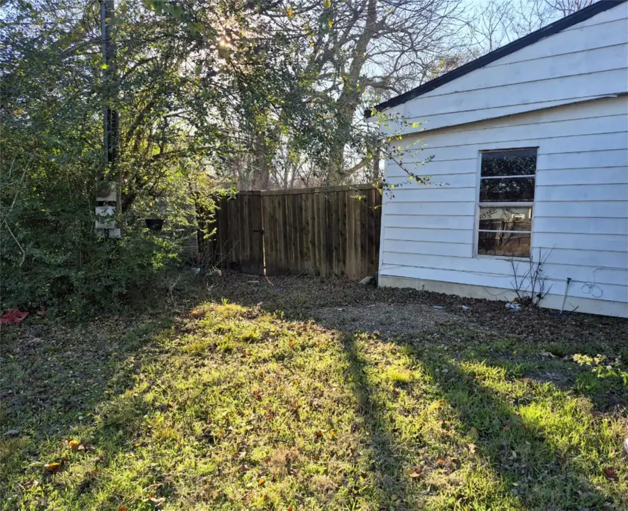 307 W Spruce Street, Whitewright, TX 75491 - #3