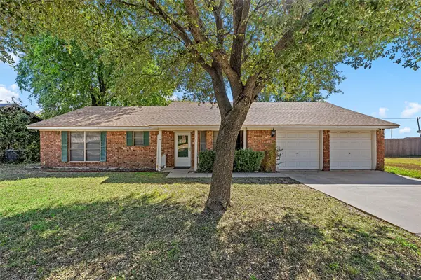 926 Rolling Hills Drive, Hewitt, TX 76643