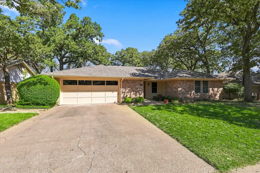 212 Heneretta Drive, Hurst, TX 76054 - #2