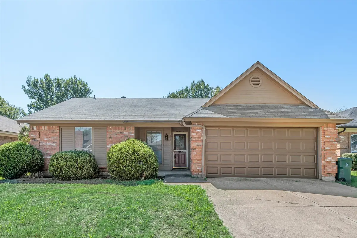 806 Wind Brooke Drive, Arlington, TX 76001 - #1
