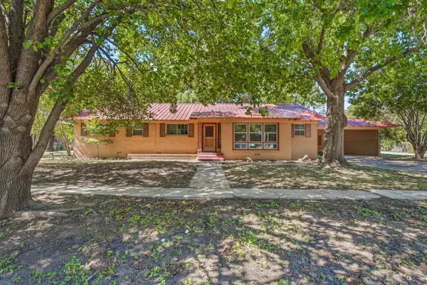 608 S Austin Street, De Leon, TX 76444