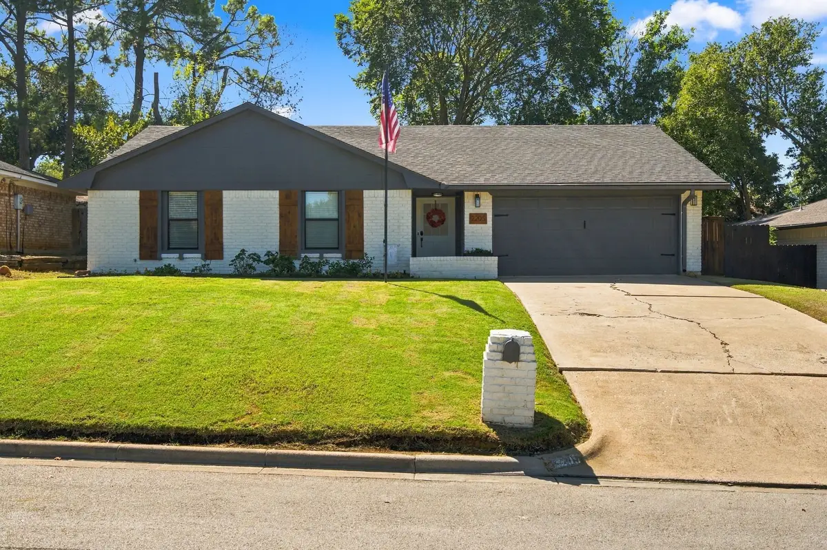 2205 Sierra Drive, Grapevine, TX 76051 - #1